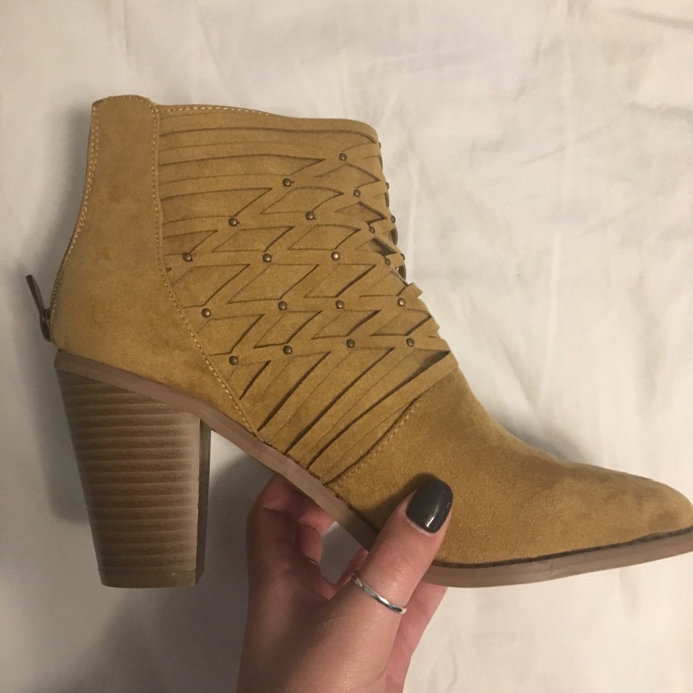 NWOT JUSTFAB boots